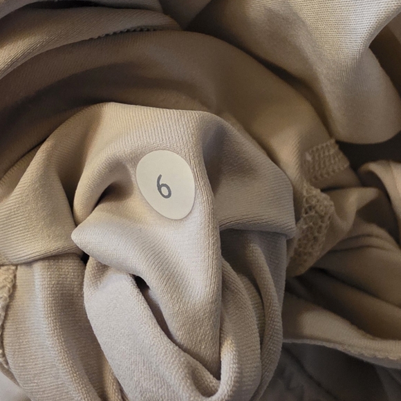 Lululemon - Picture 4 of 9